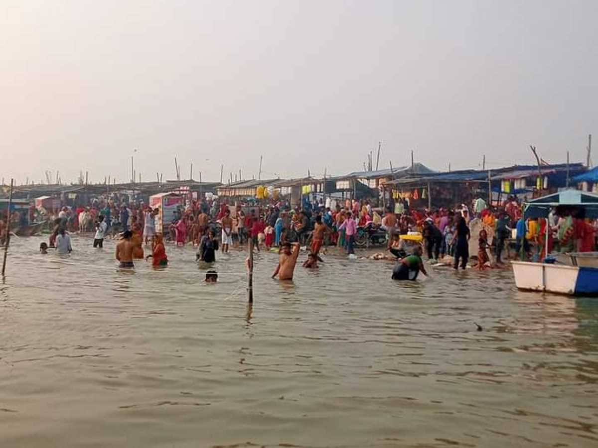 अमावस्या पर्व पर श्रद्धालुओं ने लगाई आस्था की डुबकी